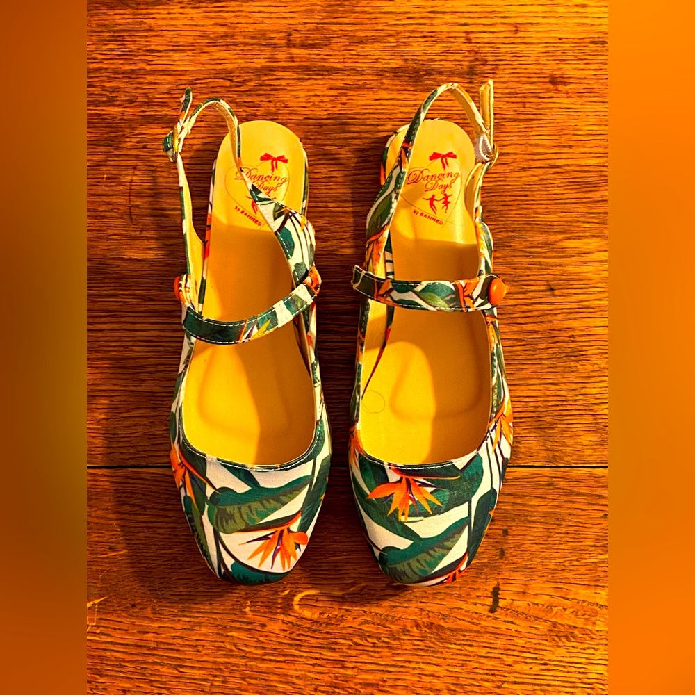 NWT Printed Mary Jane Flats